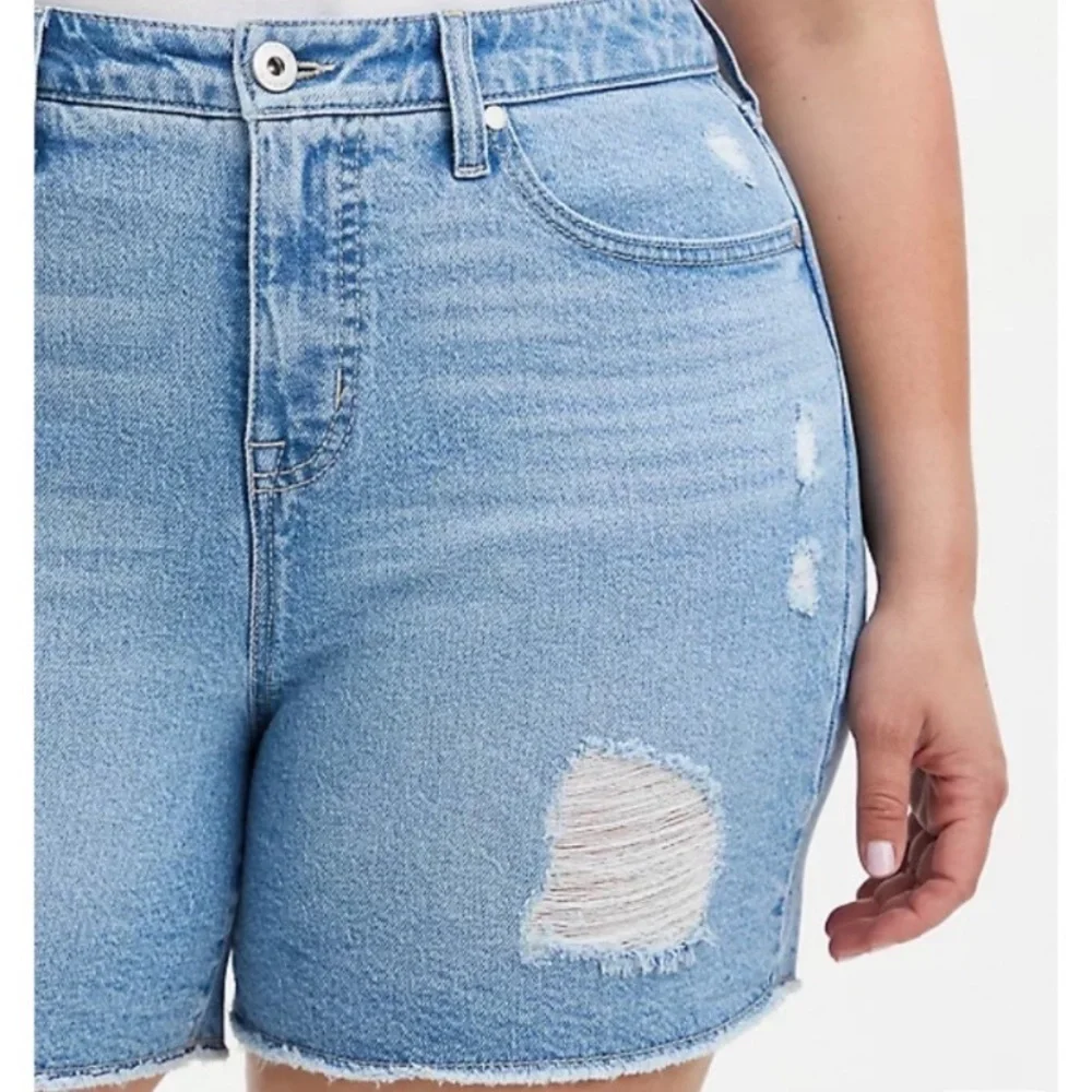 Torrid Size 12 High Rise Midi Classic Wash Denim Short NWT